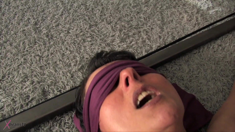 XdreamsTV: Ilona - Den ponížení v bondage frame