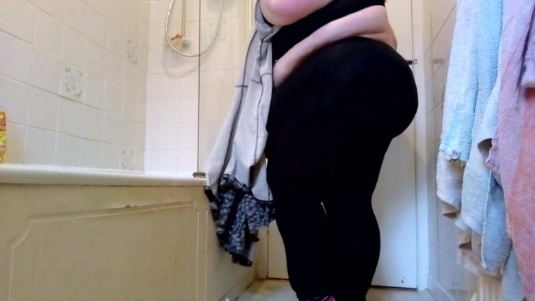 SSBBWLadyBrads: Naked SSBBW cleans lower camera view