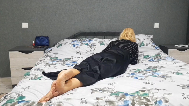 Selena701: Reife Blonde Amateur Ehefrau Genießt Sex Halb Nackt
