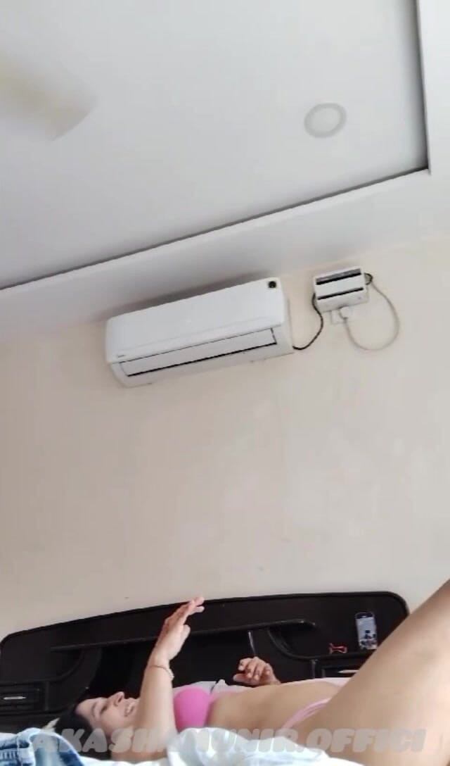 Akashamunir: ホットなパキスタン人継姉妹が継兄とホテルの部屋で激しくセックスされる