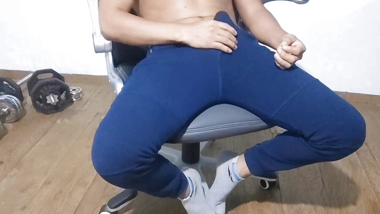 Hornyboy2058: Cara gostoso fode uma bunda deliciosa e imaginária