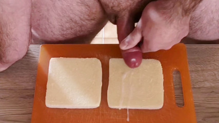 Cicci77 cum for you: Cicci77 prepares sandwiches with sperm for his friends !!