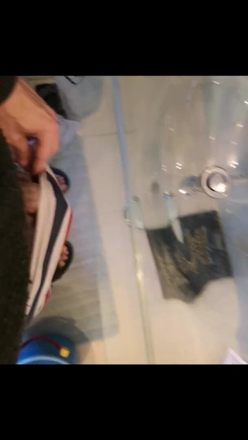 Rafael Torreano: イケメンが鏡の前でうめきながらオナニー