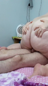 Soție mare și frumoasă care are orgasm