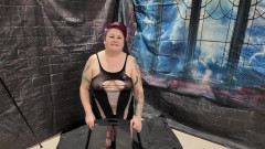 The Izars: Puan Izar Menguji Permaisuri Masih Dengan Kejutan Untuk Submisifnya