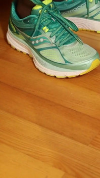 Kaki nilon setelah latihan sepatu kets