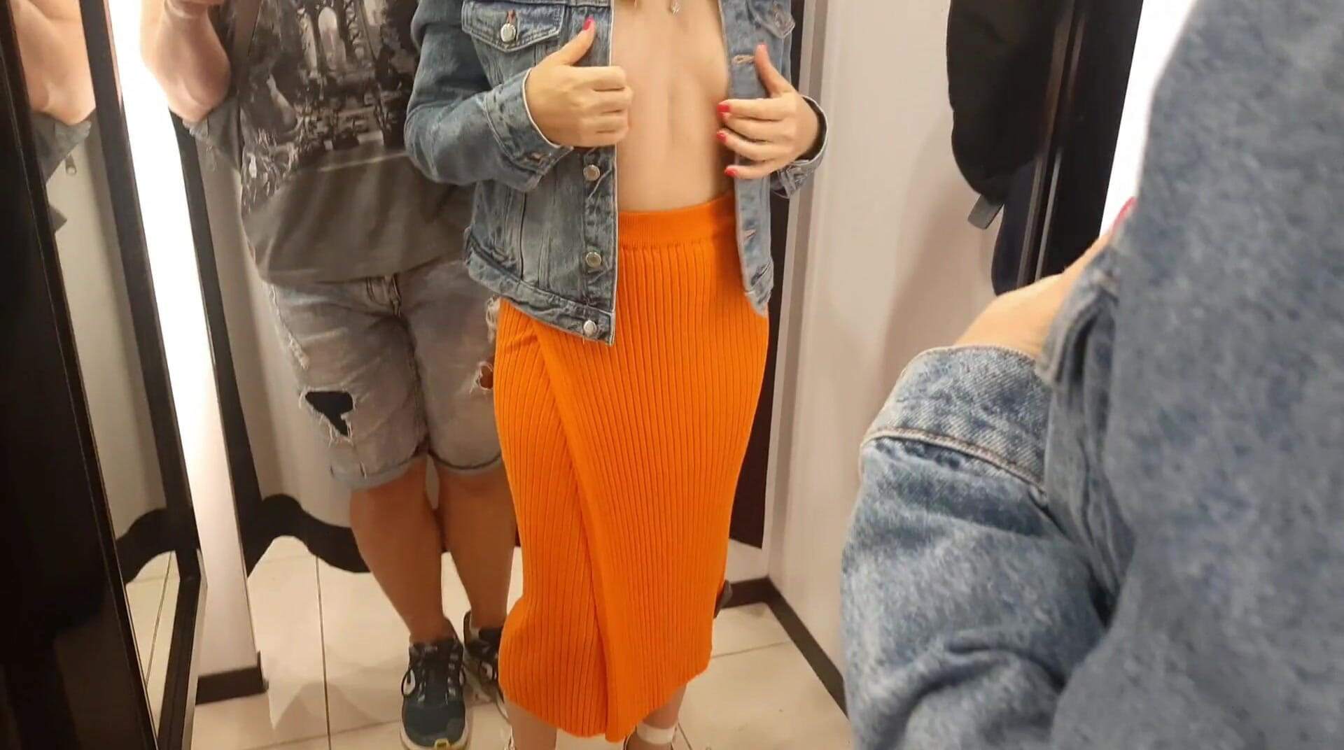 A Sexy Stranger Asked Me to Look at Her in the Fitting Room.