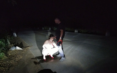 Toilet Mommy: Její rodiče si myslí, že odpočívá u kamaráda. Pisoárová děvka!