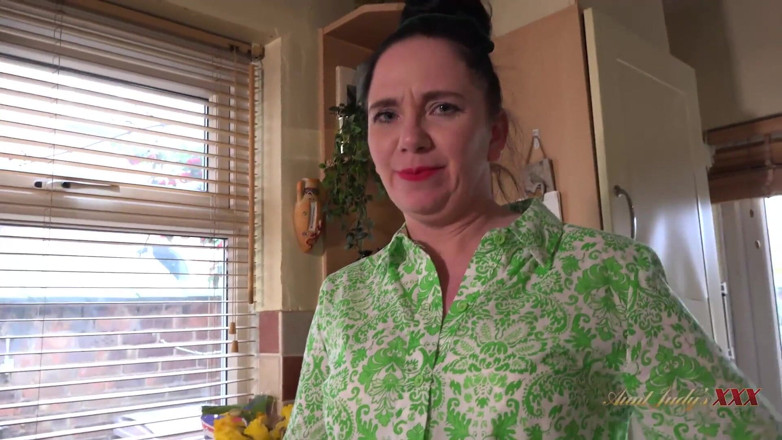Aunt Judy's XXX: AuntJudysXXX - Gospodina ta matură sexy cu forme Kjirsten îți suge pula în...