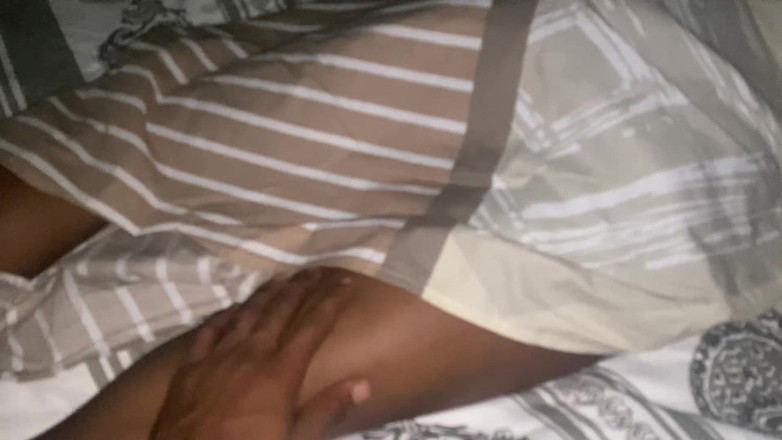 AndreaBellotiStar: Aku masuk ke kamar dan pembantuku yang hot