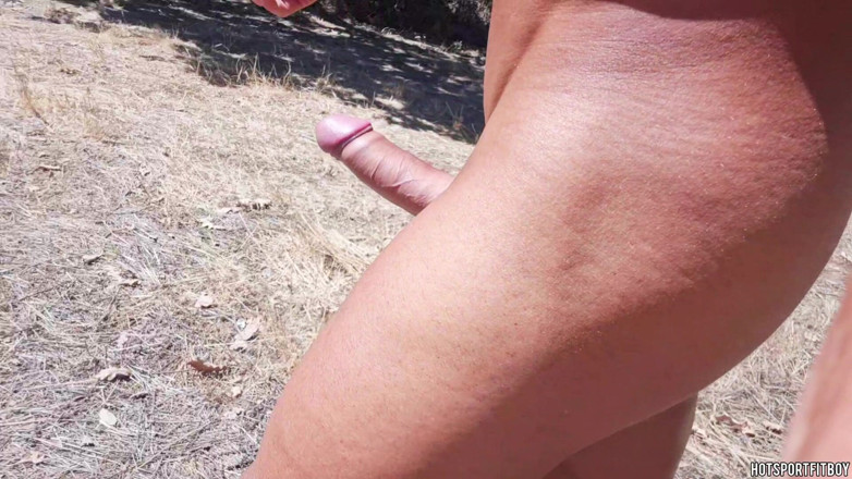 Hotsportfitboy: Masturbasi seksi - pria hot ini masturbasi di dua tempat berisiko -...