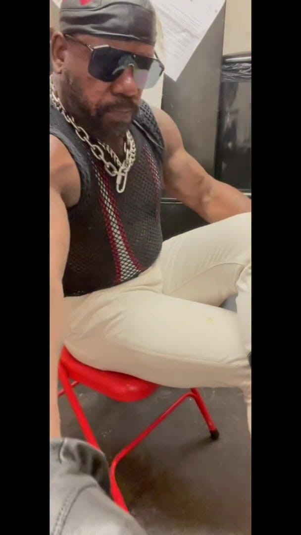 Brodyjayrichardson: Black Bodybuilder Smoking, Posing, Muscle Flexing &amp;.Cumming
