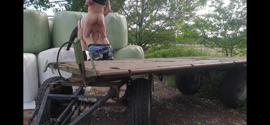 UserBitch1: Napalone seks na świeżym powietrzu