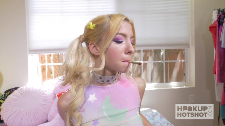 Hookup Hotshot: Gorgeous Tiny Blonde Teen Roughly Fucked in Online Hookup