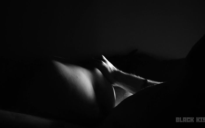 MarkusCross: I talk dirty to her, zatímco ona jezdí na mě (posíláme...