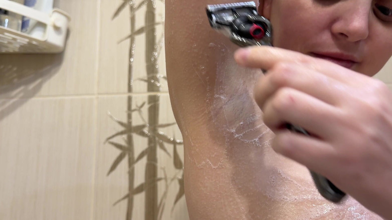 AnnetMoroz: Radersi Le Ascelle Fetish