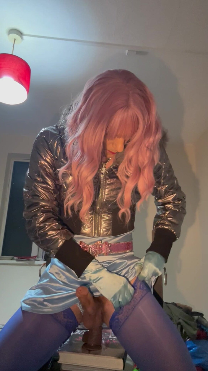 Jessica silk: Jess seide reitet ihren dildo