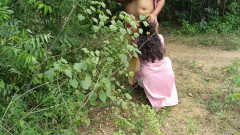 Magilmathi: Studente in uniforme di college all'aperto