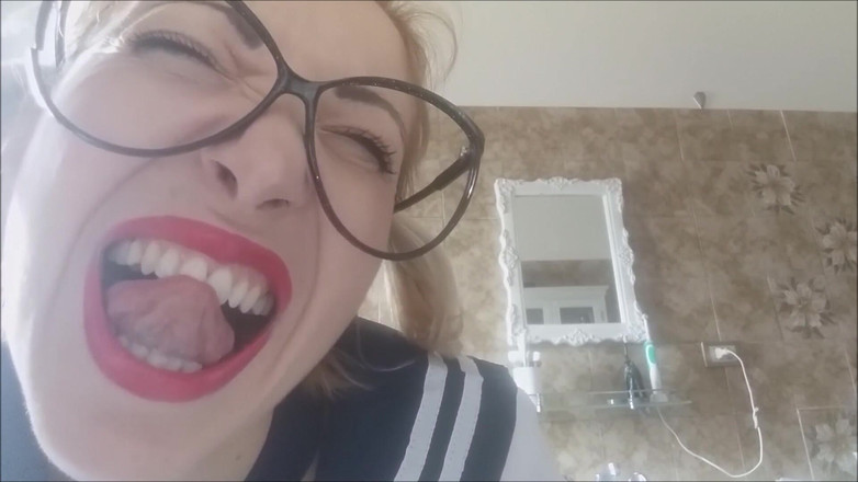 savannahamatoriale: Хочеш йти за мною у ванну кімнату? Come Inside