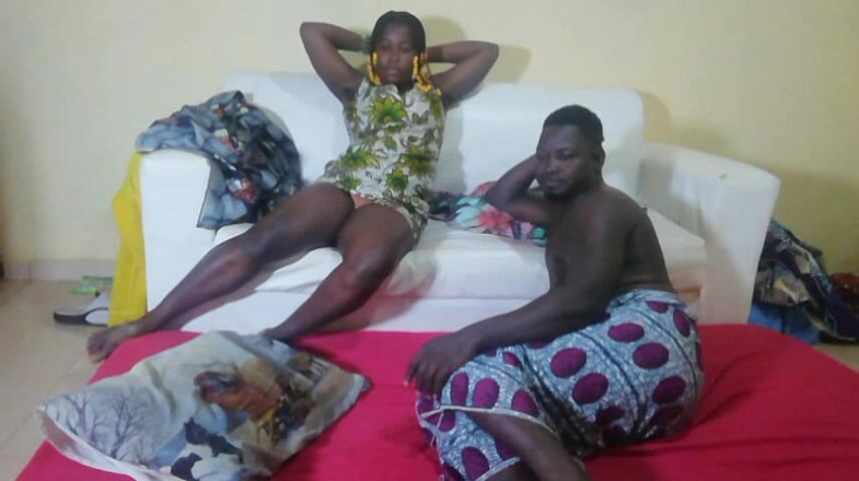 Pornsexlive: Sousedka mi ukázala své spodní prádlo, zatímco její manžel byl...