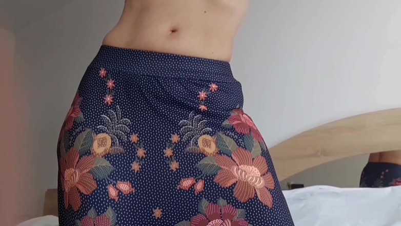 Selena701: 섹스하는 아마추어 금발 미시 와이프. 펠라와 후배위