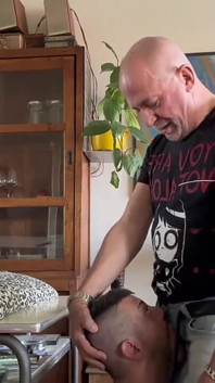 Sesso e dominazione di un ragazzo maturo e di un giovane ragazzo