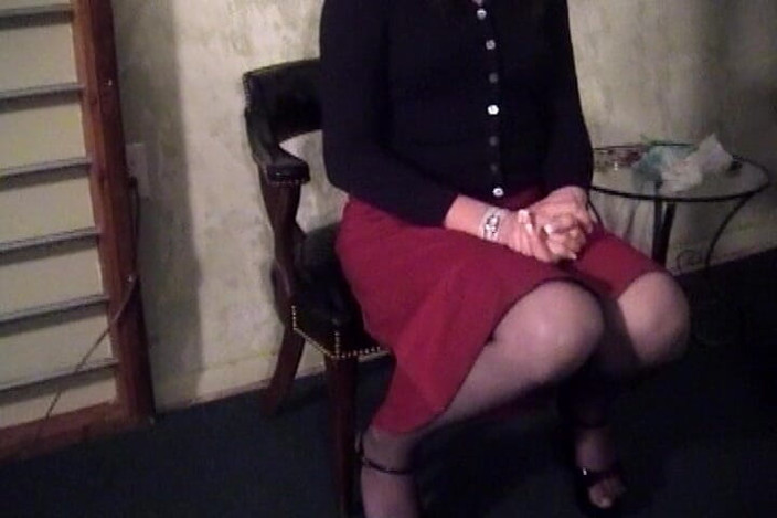 NM fetish femdom videos by Princess Nikki Cruel: Sexy Potetovaná MILFka dostane výprask všude