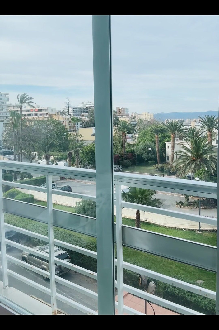 Afro Black XXX: Ich wünsche Ihnen allen einen schönen Sonntag