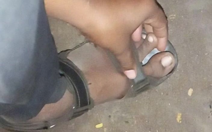 Sweet Indian cock: Utomhus min bil i penismassage med dildokondom