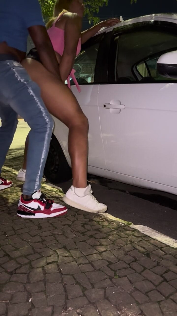Andreialatina: Lelaki hitam berbakat mengongkek transeksual di jalan