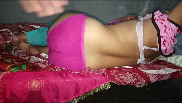 Savita5343: 배다른 오빠의 의붓 딸에게 처음으로 섹스하라고 가르쳤어