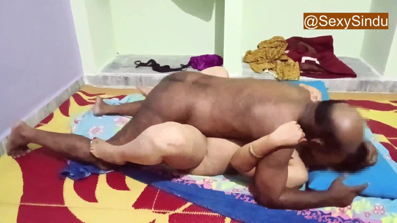 Sexy sindu: Desi marito cattivo scopa bollente india davanti alla telecamera