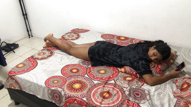 Johanna_love: Saya dapati adik tiri saya bersendirian di dalam biliknya dan...