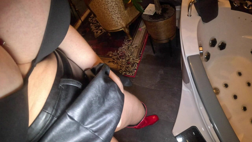 I've Never Had to off so Urgently! (Beverly peach) I've Never Had to off so Urgently! (Beverly peach)