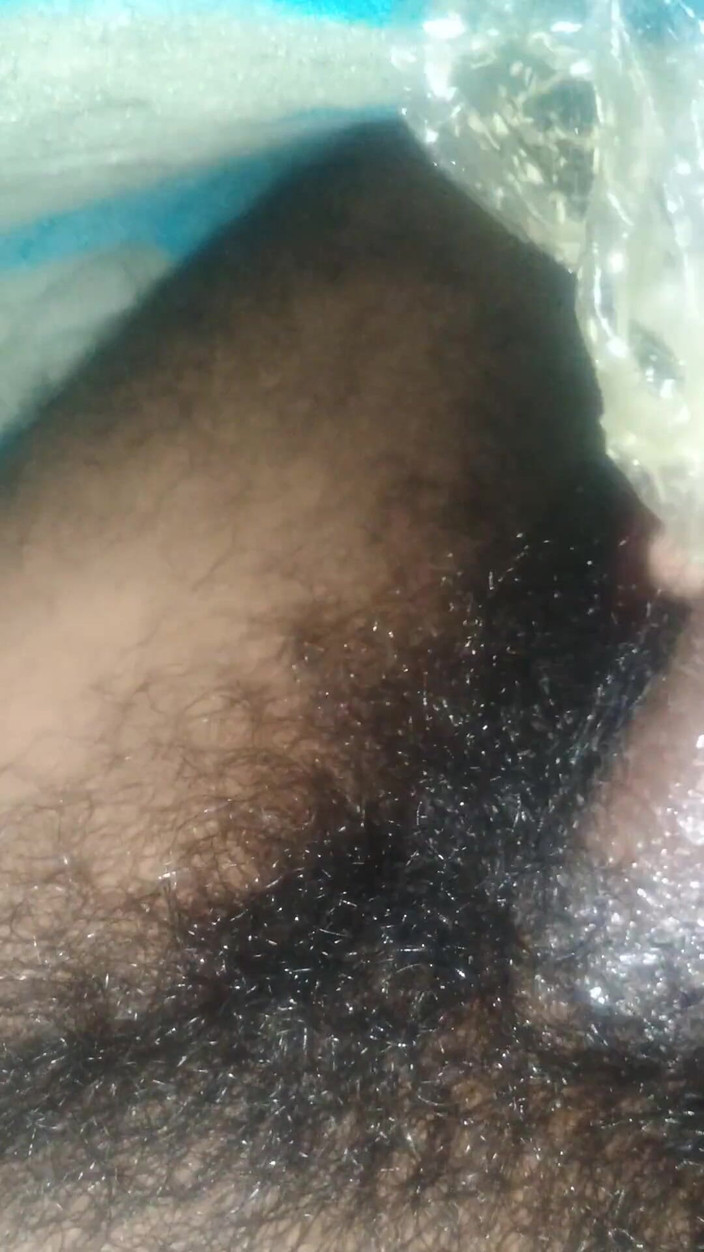 Hot_bobby: Un Canadien me branle la bite avec du polythin