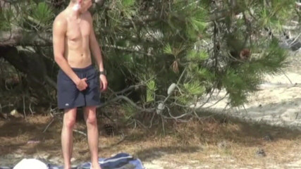 Crunch Boy: Straight boy fuccked y XXL cock in beach