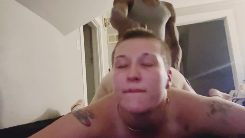 Thekookiejar: 배관공은 외로운 주부 파이프를 해결하기 위해 온다