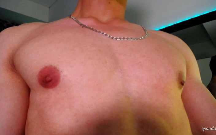 aodaboy: निपल्स मेरा लंड दिखाते हुए खेलते हैं