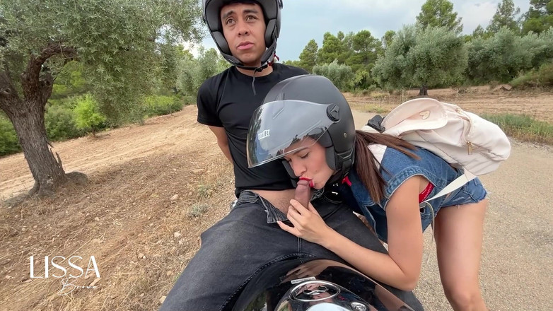 Lissa Brown: Eu tiro o pau do meu meio-irmão na motocicleta