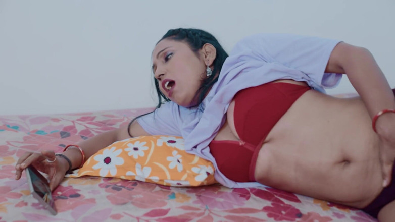 Kilash: Desi ragazza indiana si stava sditalinando la figa mentre guarda...