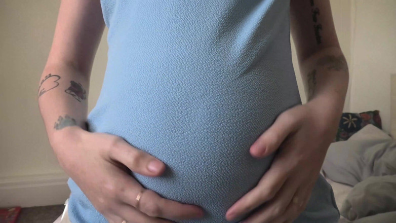 Sydney Harwin: Cum on my bump, Stepdaddy!