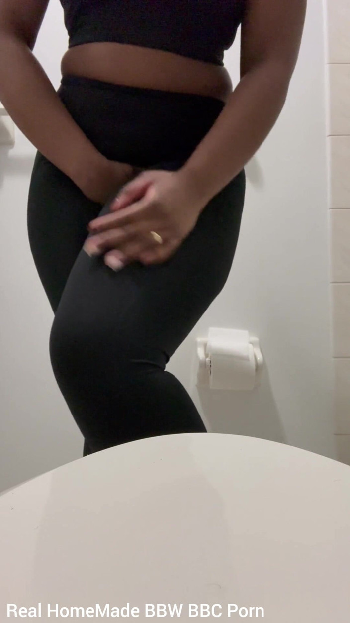 Super sexy ebony cuties: Gör som jag blir tillsagd att hålla min wee hela...