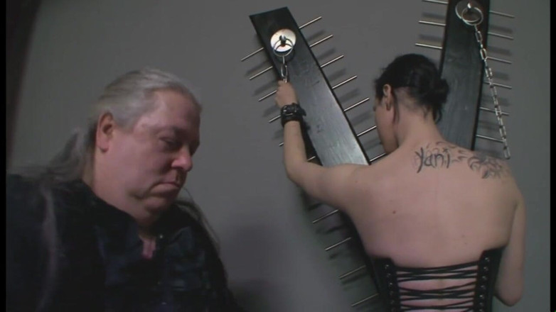 Absolute BDSM films - The original: Ponižující bičování a sání ptáka