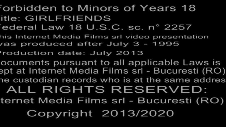 SapphoFilms - By Nikoletta Garian - Real Lesbian: Chicas lesbianas lujuriosas no pueden resistir la oportunidad de follar