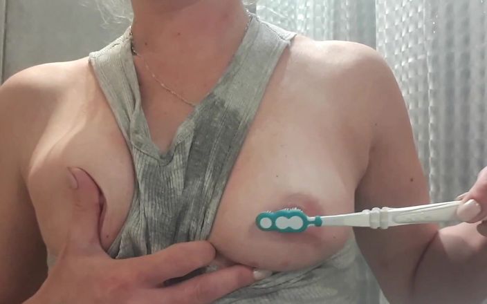 Aqua Pola: Nipples playing by toothbrush and spitting on tits and rub...
