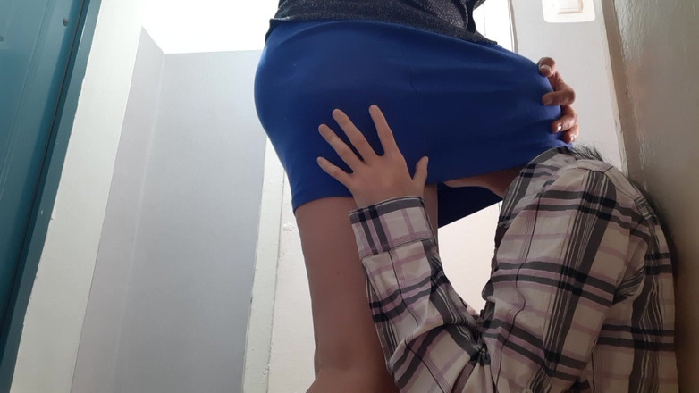 Lesbian-illusion: 나는 섹스로 음식을 배달해 준 택배에게 감사했다 (더러운 이야기)