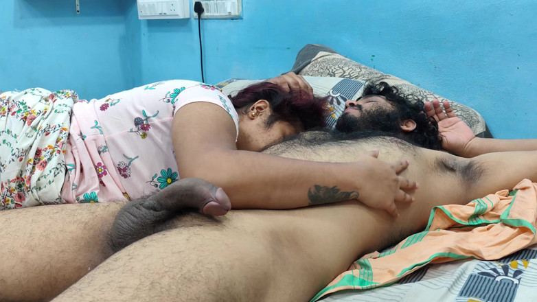 Vaigavarun45: Une fille se fait lécher et romance avec un garçon