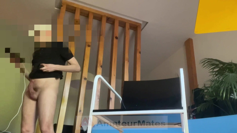 AmateurMates: Partea 2 - bărbierul intim: de data aceasta el vine la clienți...