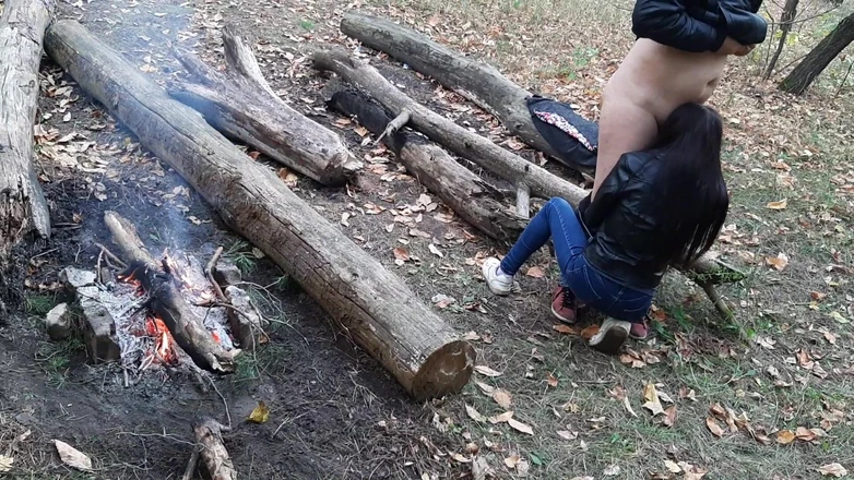 Lesbian-candys: Mouthfuck and Cum in My Girlfriend's Mouth in the Dark...