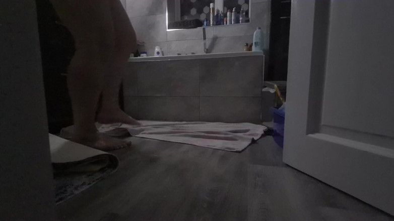 Anal Fetish Couple: Mamá caliente meando en su boca